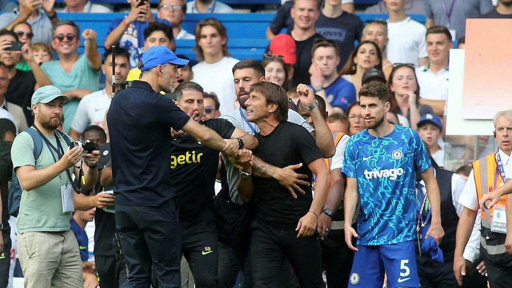 乱雑なロンドンダービー コーチが一列に並ぶ Nipponese 乱雑なロンドンダービー コーチが一列に並ぶ Nipponese